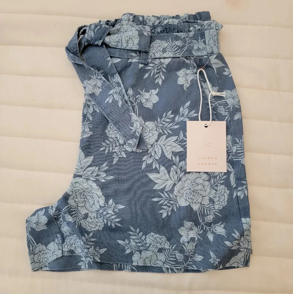 LC Lauren Conrad Blue Floral Paperbag Shorts NWT - Picture 2 of 4